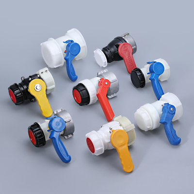 comprar Adaptador de tanque de descarga de agua de IBC con válvula de bola de PP de rosca gruesa DN40 DN50 DN60 Fabricación en línea