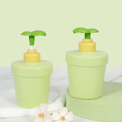 Umetass Botella de champú de plástico verde para niños con bomba de champú de viaje y botella de acondicionador